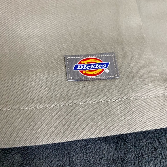 🩶🩳🩶 Dickies Work Shorts- Loose Fit, Multi-Pocket, 13” Inseam - Silver - Size 28 - Picture 3 of 5